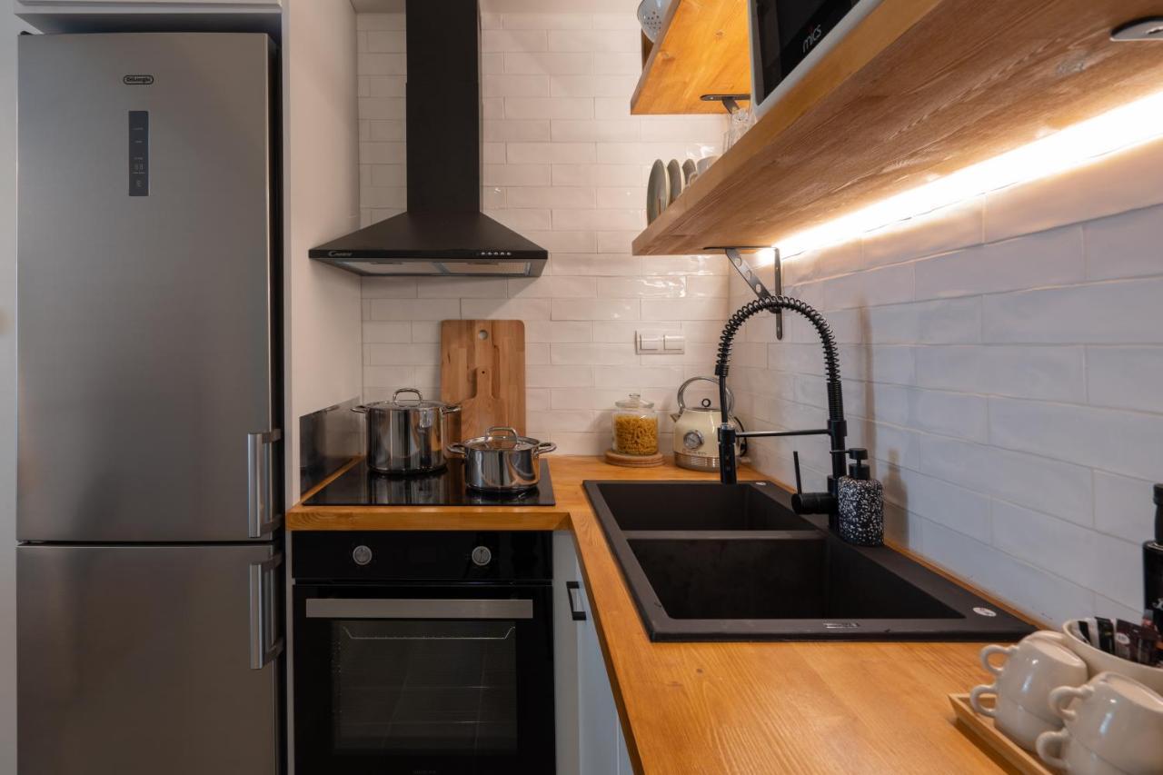 Adela's 1 Bedroom & Living Διαμέρισμα *