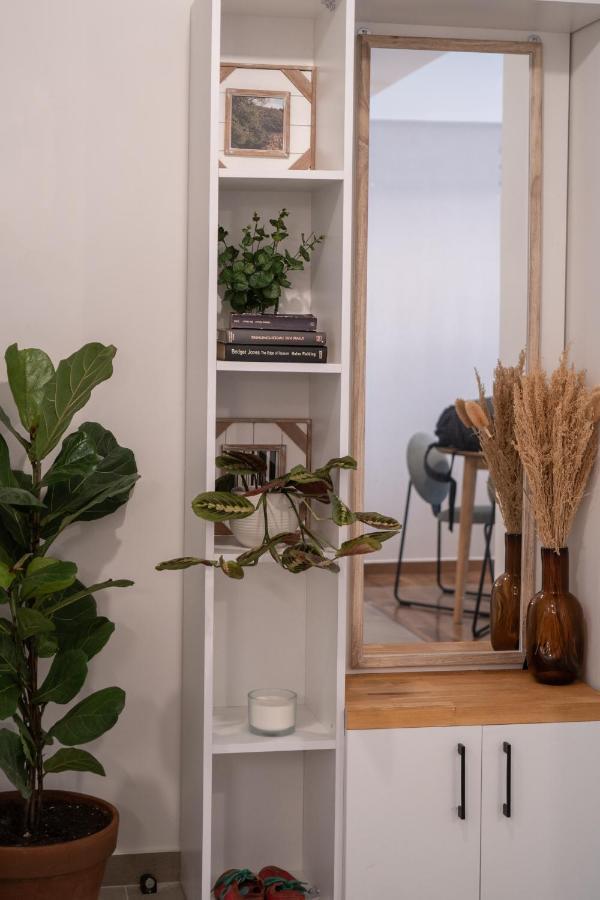 Adela's 1 Bedroom & Living Appartement *